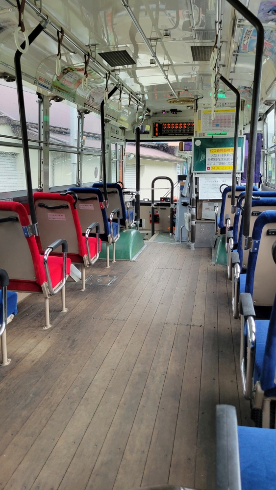 バス車内